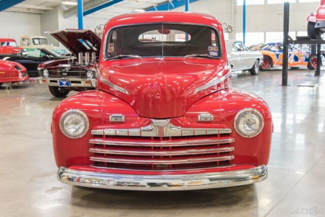 Ford Tudor Sedan 1946 image number 7