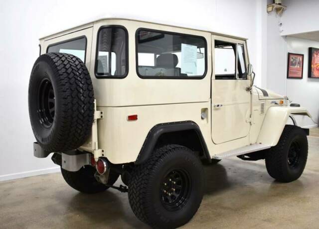 Toyota FJ Cruiser 1971 image number 17