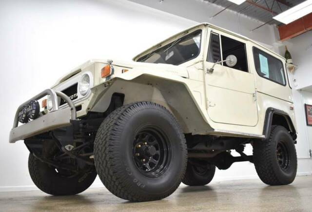 Toyota FJ Cruiser 1971 image number 26