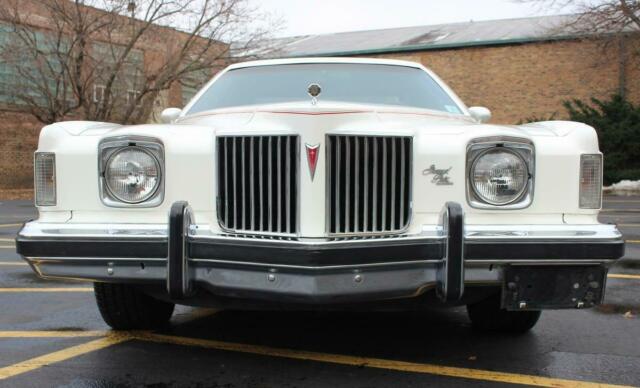 Pontiac Grand Prix 1974 image number 13