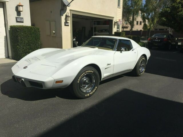 Chevrolet Corvette 1976 image number 0