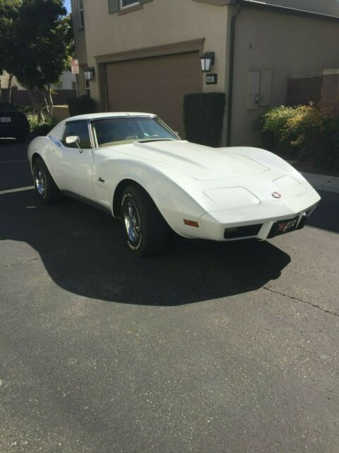 Chevrolet Corvette 1976 image number 1