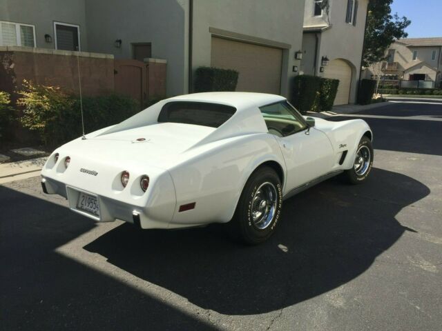 Chevrolet Corvette 1976 image number 14