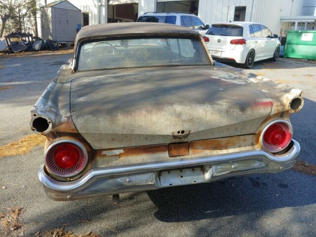 Ford Galaxie 1959 image number 18