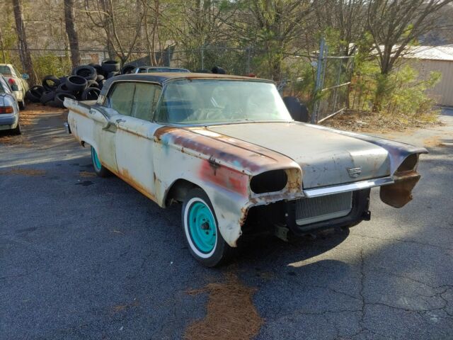 Ford Galaxie 1959 image number 19