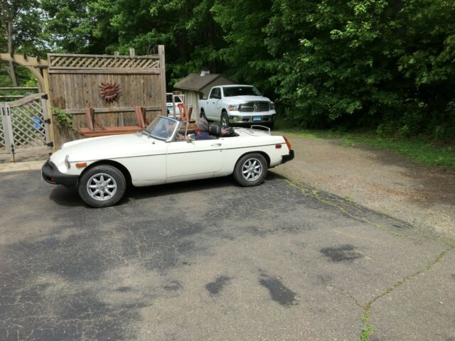 MG MGB 1979 image number 11