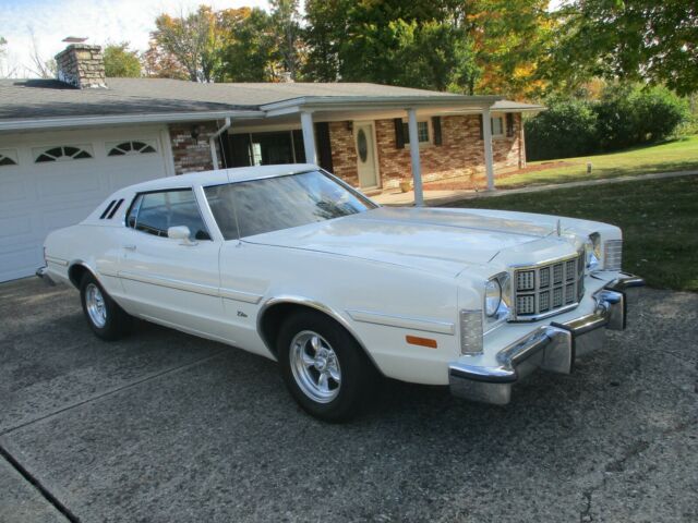 Ford Torino 1975 image number 22