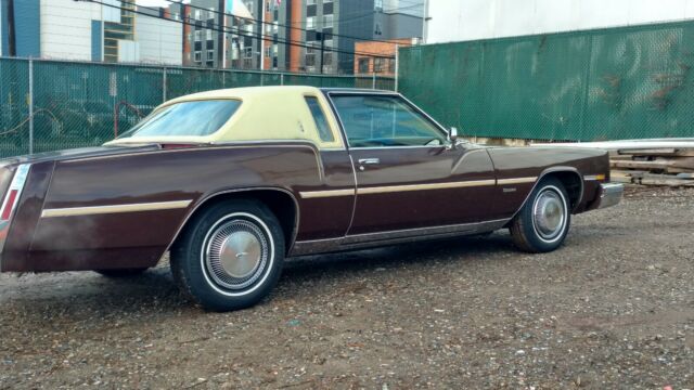 Oldsmobile Toronado 1977 image number 15