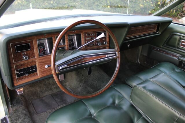 Lincoln Continental 1974 image number 10