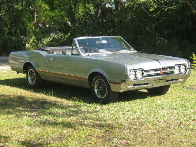 Oldsmobile Cutlass 1966 image number 0