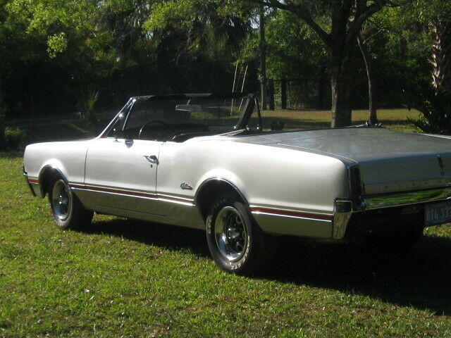 Oldsmobile Cutlass 1966 image number 4