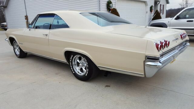 Chevrolet Impala 1965 image number 0