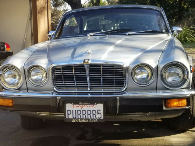 Jaguar XJ6 1977 image number 0