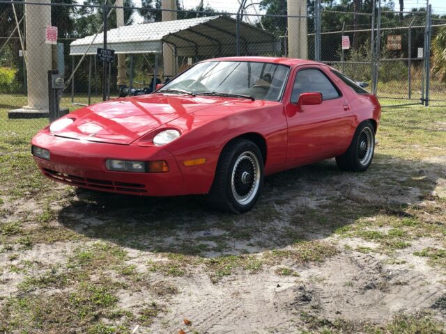 Porsche 928 1979 image number 2