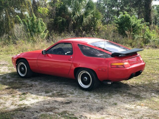 Porsche 928 1979 image number 9