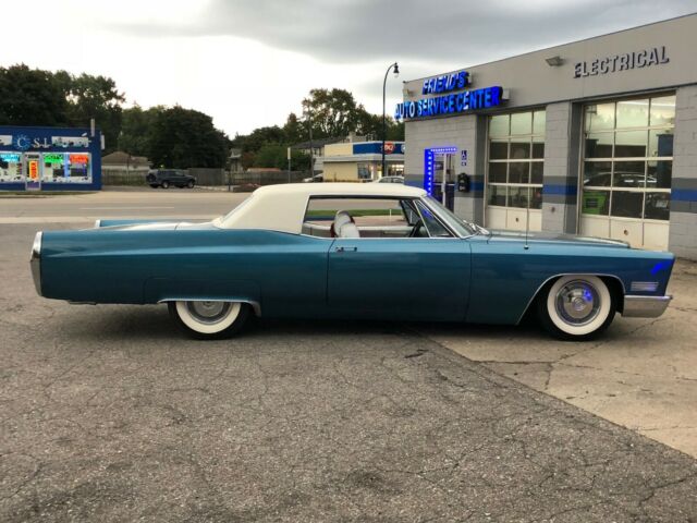 Cadillac DeVille 1967 image number 2