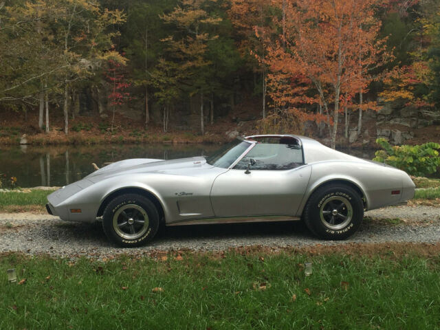 Chevrolet Corvette 1975 image number 0