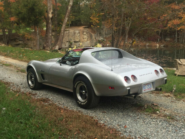 Chevrolet Corvette 1975 image number 31