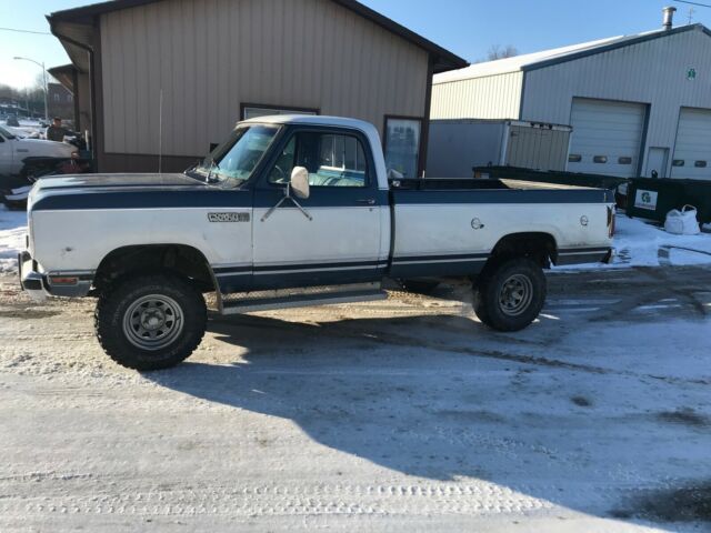 Dodge Power Wagon 1979 image number 0