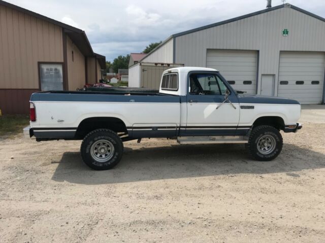 Dodge Power Wagon 1979 image number 28