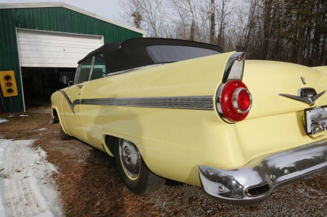 Ford Sunliner 1956 image number 16