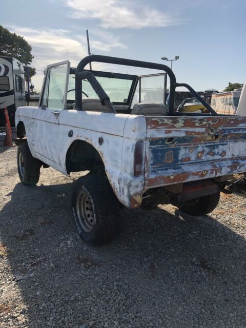 Ford Bronco 1969 image number 2