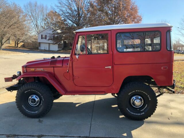 Toyota Land Cruiser 1971 image number 12