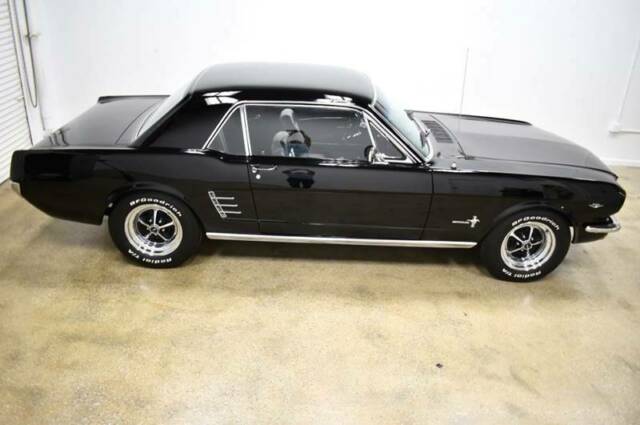 Ford Mustang 1966 image number 17