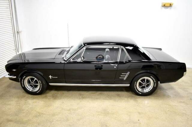 Ford Mustang 1966 image number 33