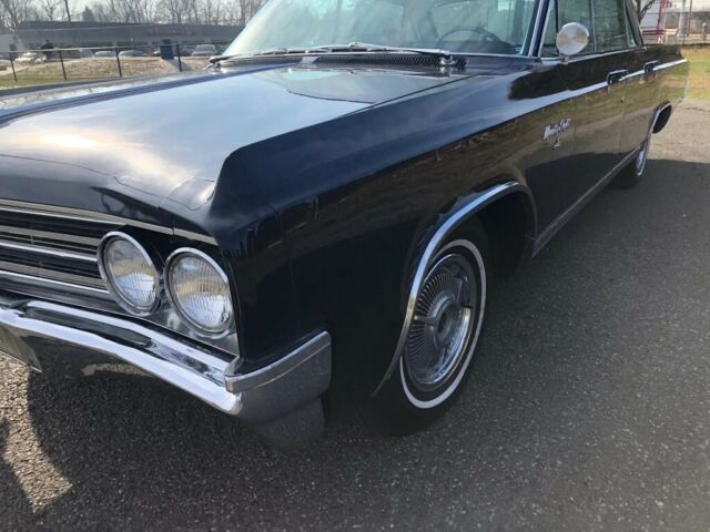 Oldsmobile Ninety-Eight 1963 image number 16