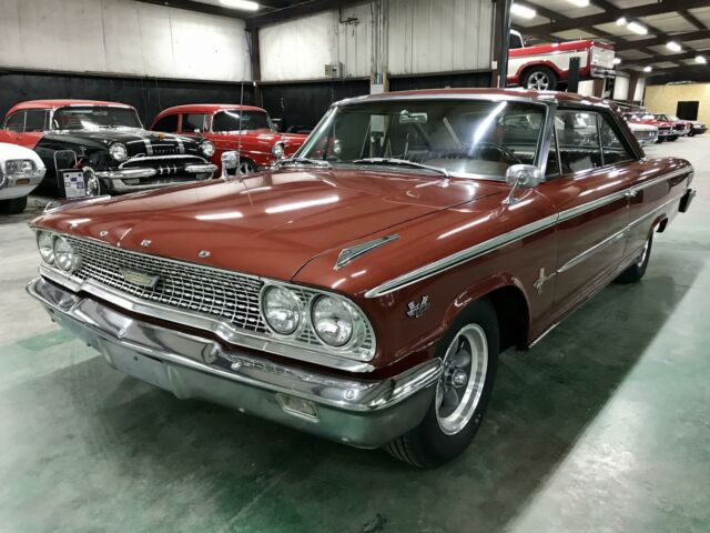 Ford Galaxie 1963 image number 0