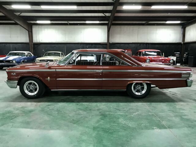 Ford Galaxie 1963 image number 1