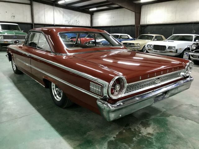 Ford Galaxie 1963 image number 2