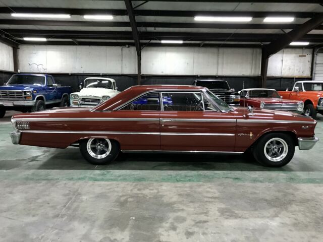 Ford Galaxie 1963 image number 29