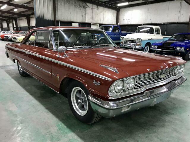 Ford Galaxie 1963 image number 30