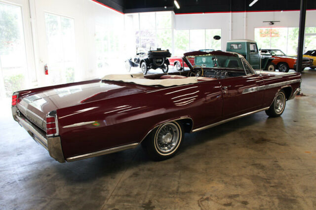 Pontiac Bonneville 1963 image number 31