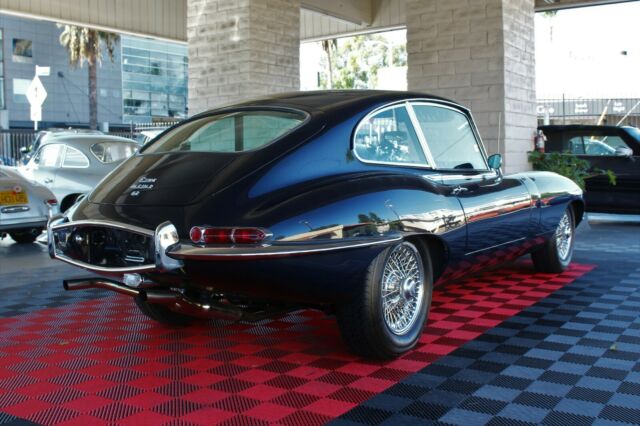 Jaguar E-Type 1968 image number 2