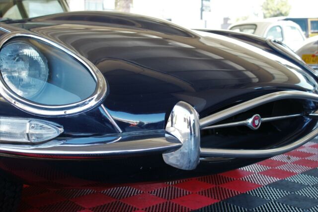 Jaguar E-Type 1968 image number 21