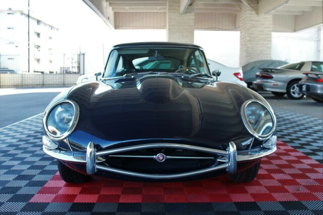 Jaguar E-Type 1968 image number 28