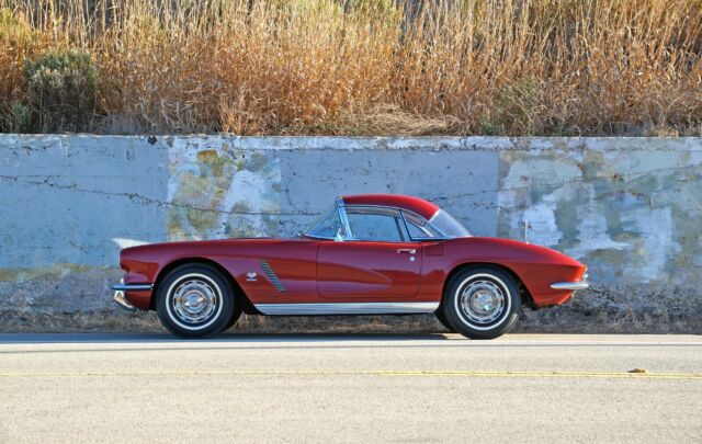 Chevrolet Corvette 1962 image number 27