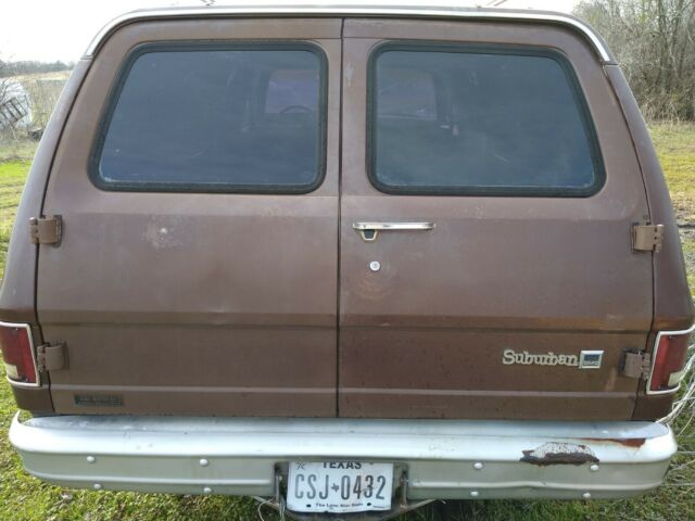 GMC Suburban 1979 image number 0