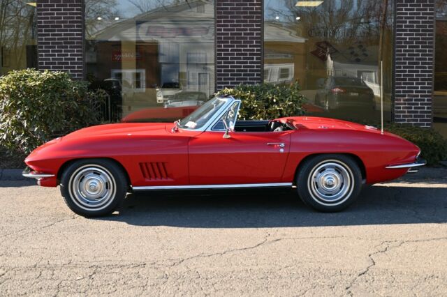 Chevrolet Corvette 1962 image number 25