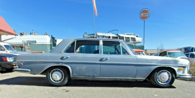 Mercedes-Benz 300-Series 1970 image number 27