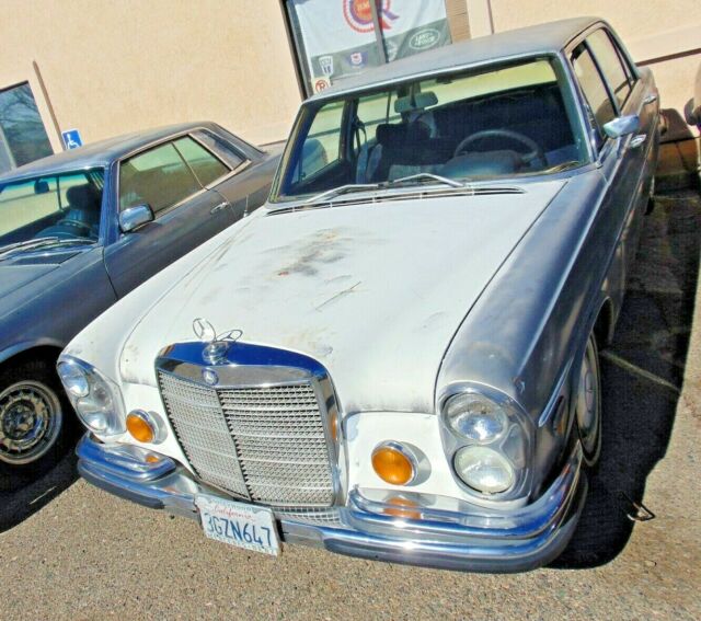 Mercedes-Benz 300-Series 1970 image number 33