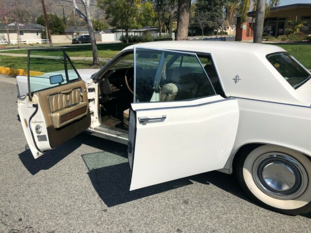 Lincoln Continental 1969 image number 17