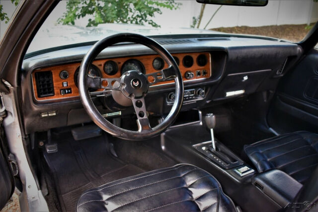 Pontiac Firebird 1975 image number 23