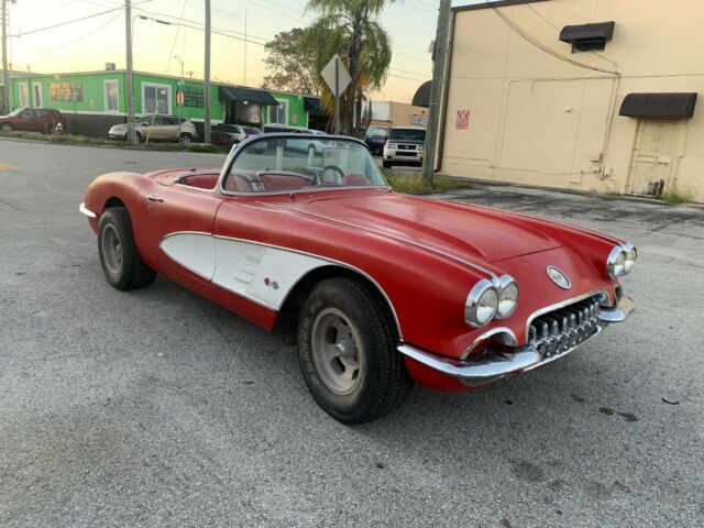 Chevrolet Corvette 1960 image number 10