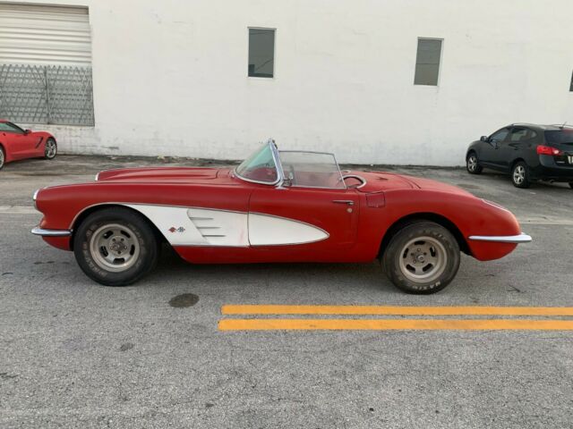 Chevrolet Corvette 1960 image number 27