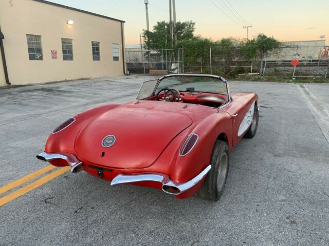 Chevrolet Corvette 1960 image number 30