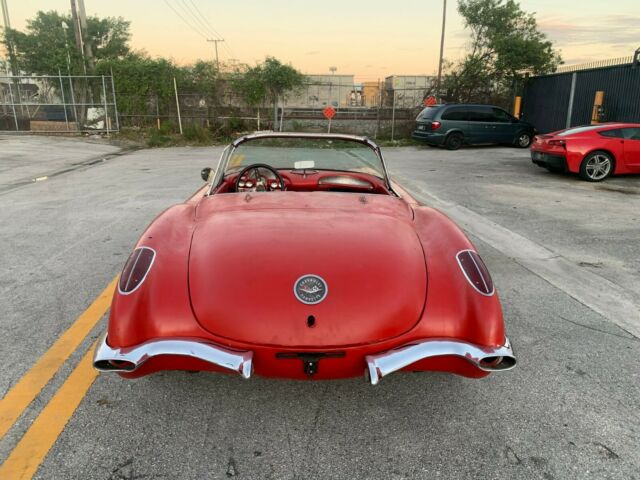 Chevrolet Corvette 1960 image number 31